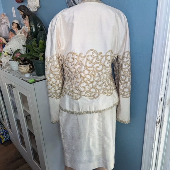 Victor Costa Elegant Cream and Gold Embroidered Jacket skirt - Picture 5 of 10